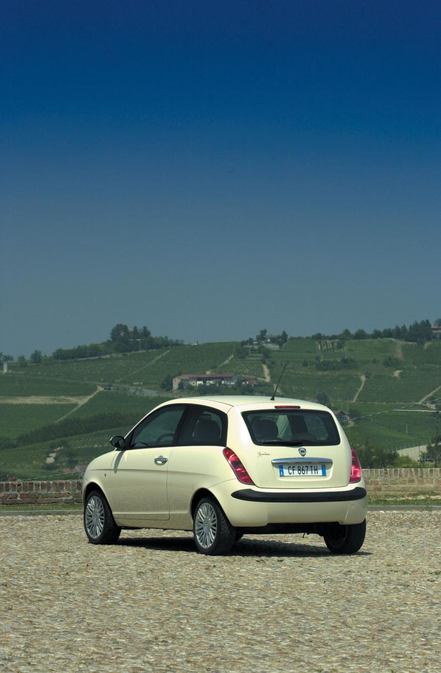  Lancia Ypsilon 2003 года  (фото 72 из 114)